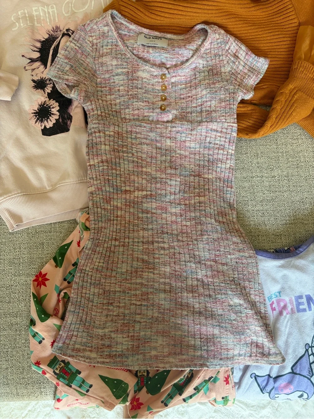 Girl size 6 Fall and Winter bundle of 11 pieces, dresses, hoodies, leggings etc.